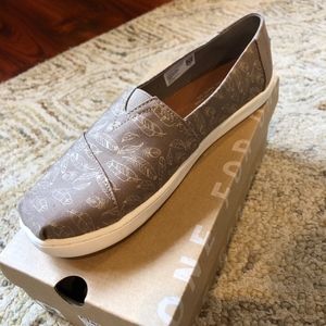 TOMS Classic Taupe Foil Feathers Youth Canvas Shoe